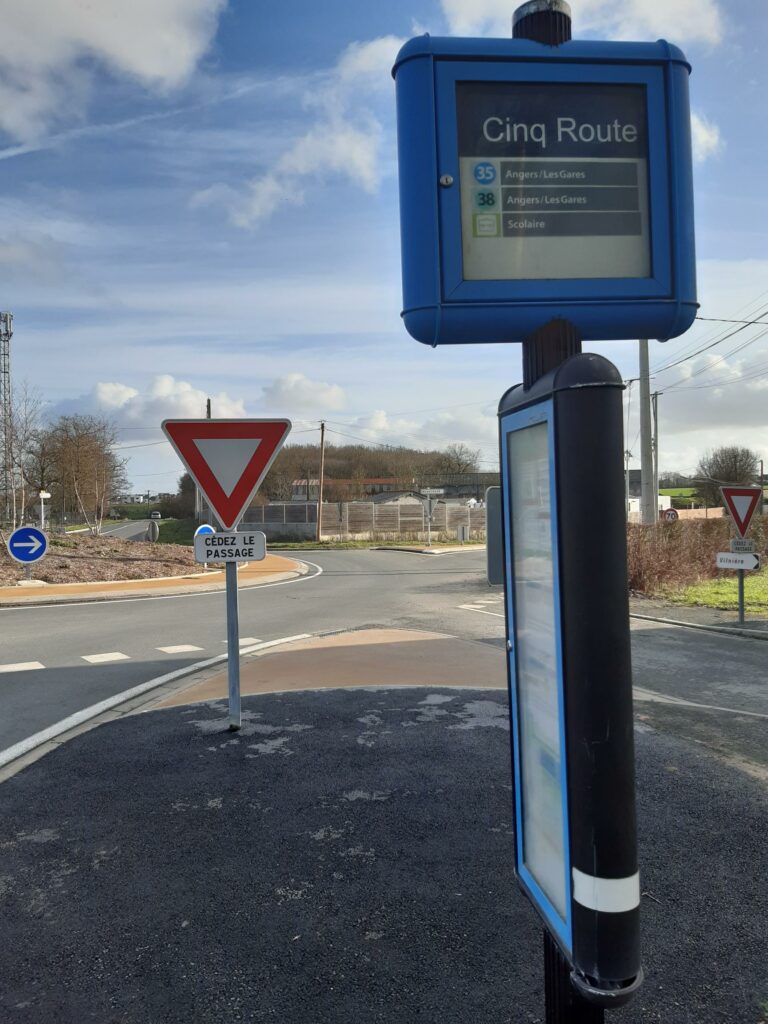 Nouvel arrêt de bus Mairie de Saint Lambert la Potherie